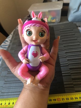 Muñeca Tiny Toes Conejito Interactiva