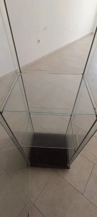 Vitrina de Cristal con Estructura madera