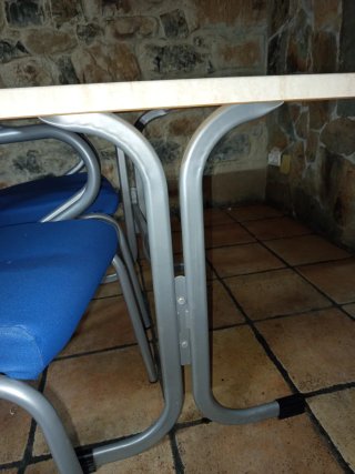 Mesa y 2 sillones bar