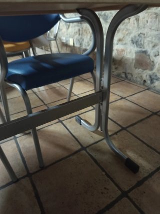 Mesa y 2 sillones bar