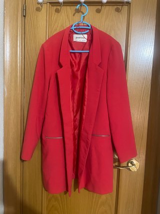 Gabardina Stradivarius Roja