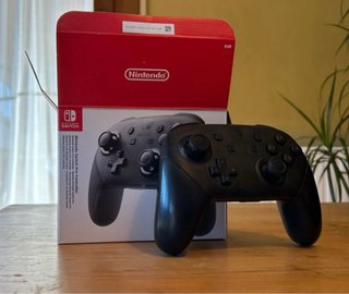 Consola Nintendo Switch en color gris.