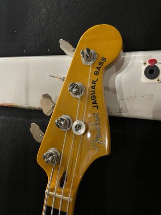 Bajo Fender Jaguar