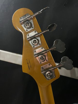 Bajo Fender Jaguar