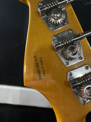 Bajo Fender Jaguar