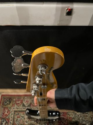Bajo Fender Jaguar