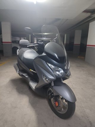 Suzuki Burgman 125 Gris