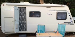 Toldo Enrollable Fiamma F45S y su cerramiento.