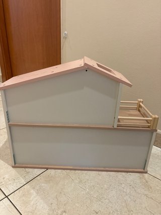 Casita de muñecas de madera