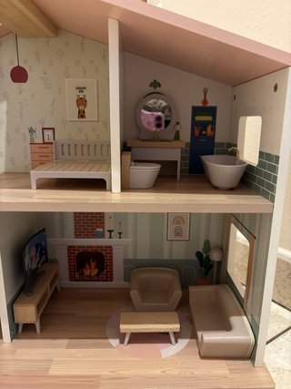 Casita de muñecas de madera