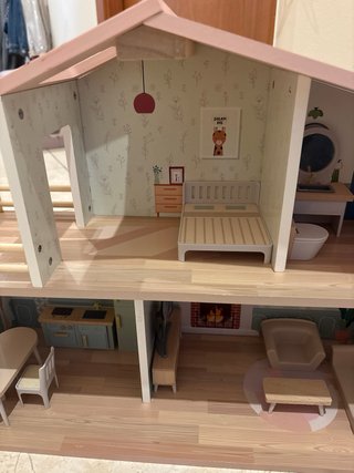 Casita de muñecas de madera