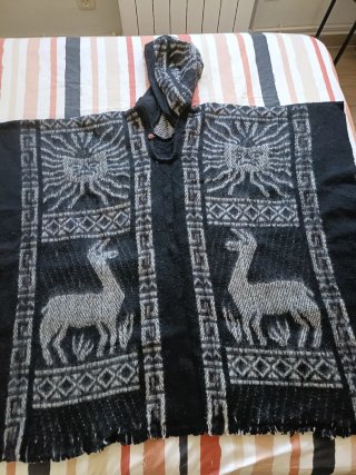 Poncho Artesanal de Ecuador