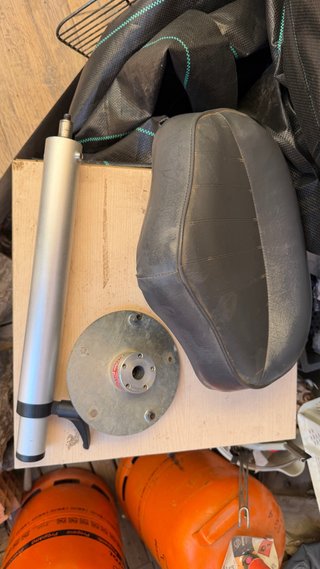 Base y culote para pedestal de pesca