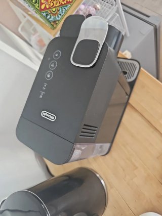 Cafetera Nespresso DēLonghi Latissima One