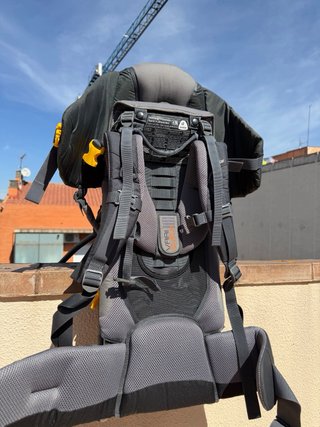Mochila Portabebés Deuter para Trekking