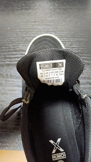 Botines Futsal Munich Negros