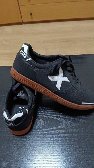 Botines Futsal Munich Negros
