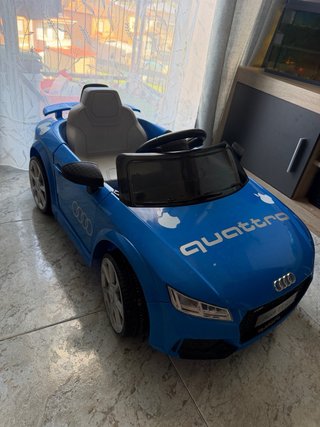 Coche eléctrico infantil Audi azul