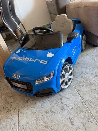 Coche eléctrico infantil Audi azul