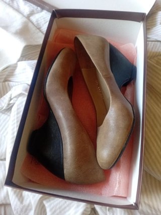 Cuñas  piel Audley talla 37 en su caja