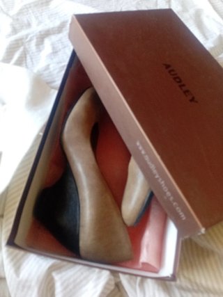 Cuñas  piel Audley talla 37 en su caja