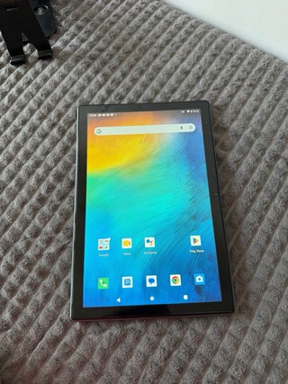 Tablet 3G con funda negra y gris