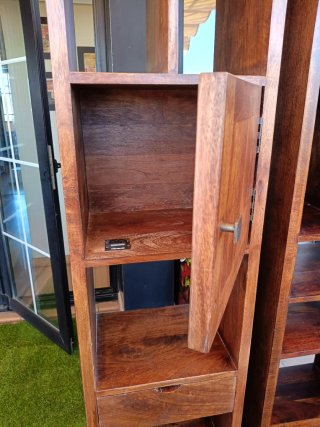 2 Librerías coloniales de madera natural