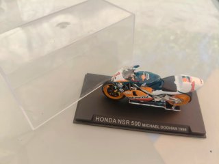 Moto GP Suzuki GSV-R Sete Gibernau 2002 Altaya