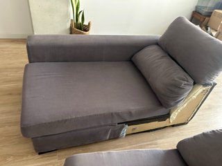 Sofá gris de tela