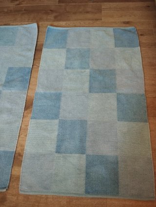 SET DE DOS ALFOMBRAS IGUALES