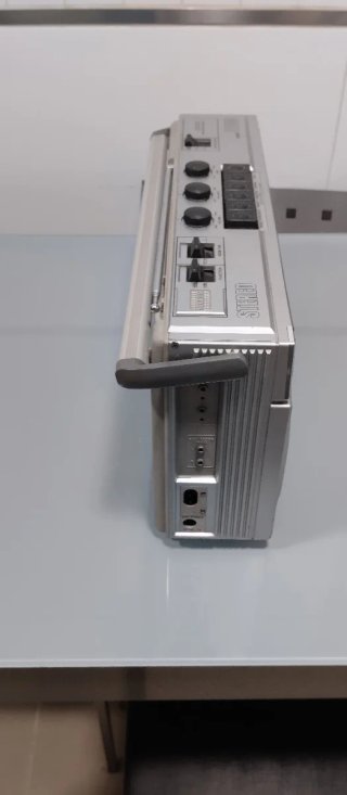 Radio Cassette Estéreo Plata