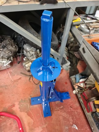 Máquina para montar neumáticos azul