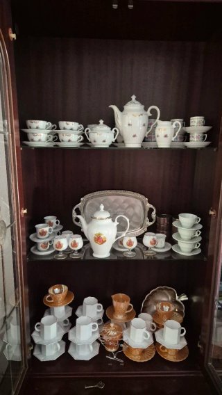 Juego de vajilla antiguo