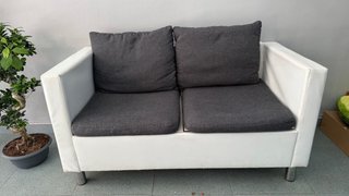 Sofá 2 plazas blanco y gris