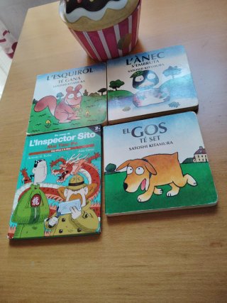 CUATRO cuentos en catalán y REGALO envase.