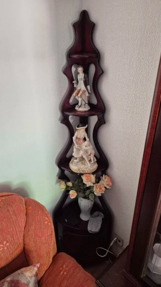 Estantería de esquina decorativa