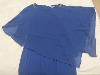 Mono fiesta azul. Elástico y con capa.