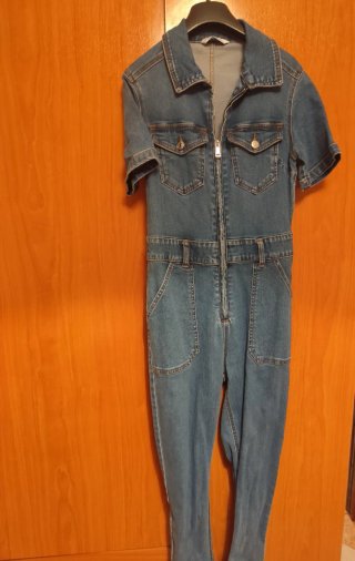Chaqueta Bershka efecto piel negra T. M