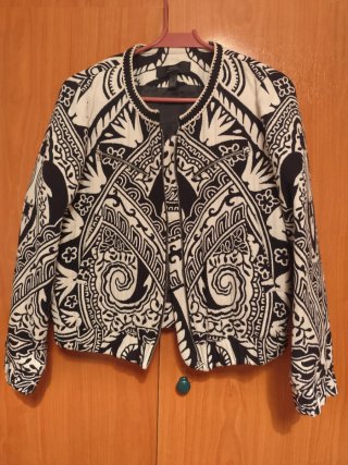Chaqueta Bershka efecto piel negra T. M