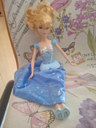 Muñeca Cenicienta con Patines