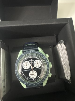 omega per swatch mission on earth