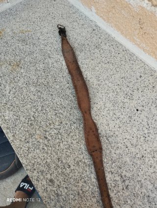 Correa de guitarra de cuero con tachuelas