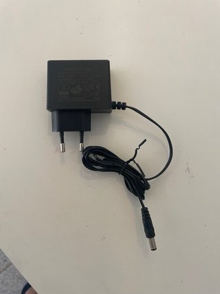 Aspiradora sin cable roja y negra