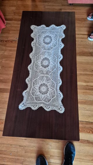 Mesa de salón de madera