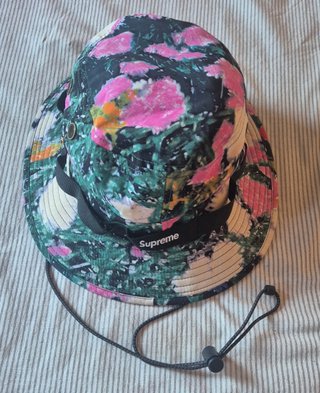 Gorro Supreme x TNF Flores Multicolor 2022