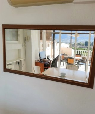 Espejo de Pared con Marco de Madera