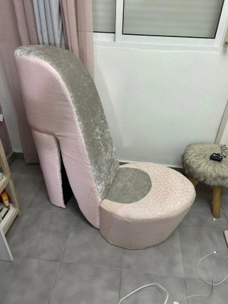 Sofá con forma de zapato de tacón