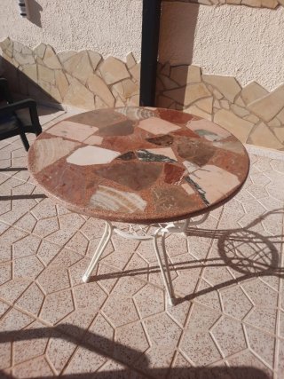 Mesa Redonda de Exterior con Sobre de Piedra