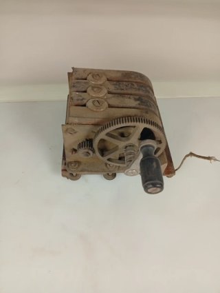 Magneto antiguo para telefono