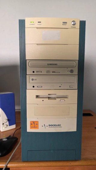 PC Pentium 4 con Windows XP Sound Blaster